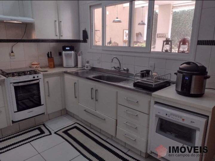 Imagem da galeria de fotos: Casa Residencial para Venda - Campos do Jordão, Vila Abernéssia - REF: 1984