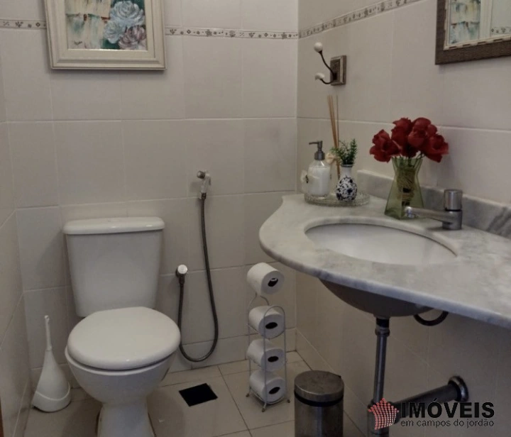 Imagem da galeria de fotos: Casa Residencial para Venda - Campos do Jordão, Vila Abernéssia - REF: 1984