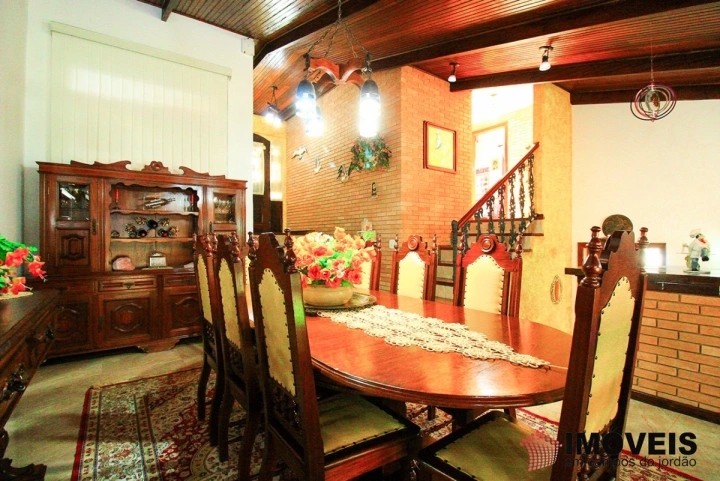 Casa Residencial para Venda - Campos do Jordão, Alto do Capivari - REF: 1647 Imagem da galeria de fotos: Casa Residencial para Venda - Campos do Jordão, Alto do Capivari - REF: 1647