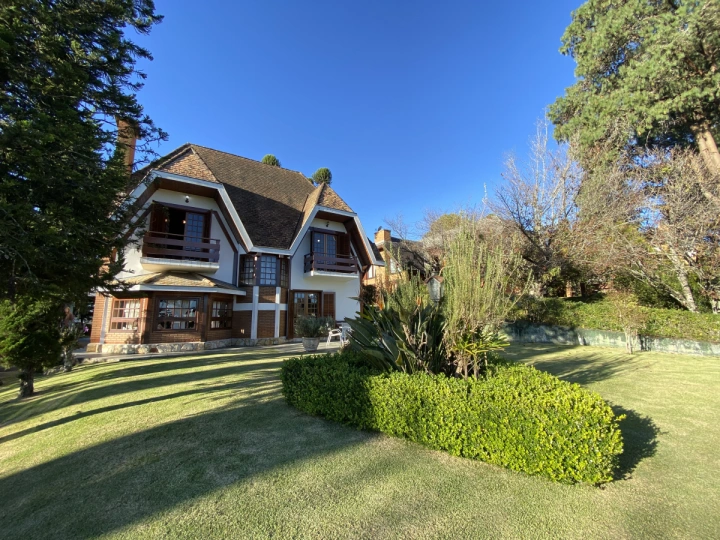 Casa Residencial para Venda - Campos do Jordão, Jardim Véu da Noiva - REF: CA0351 Imagem da galeria de fotos: Casa Residencial para Venda - Campos do Jordão, Jardim Véu da Noiva - REF: CA0351