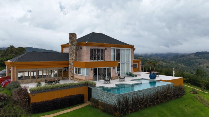 Imagem da galeria de fotos: Casa Residencial para Venda - Campos do Jordão, Descansópolis - REF: CA0467